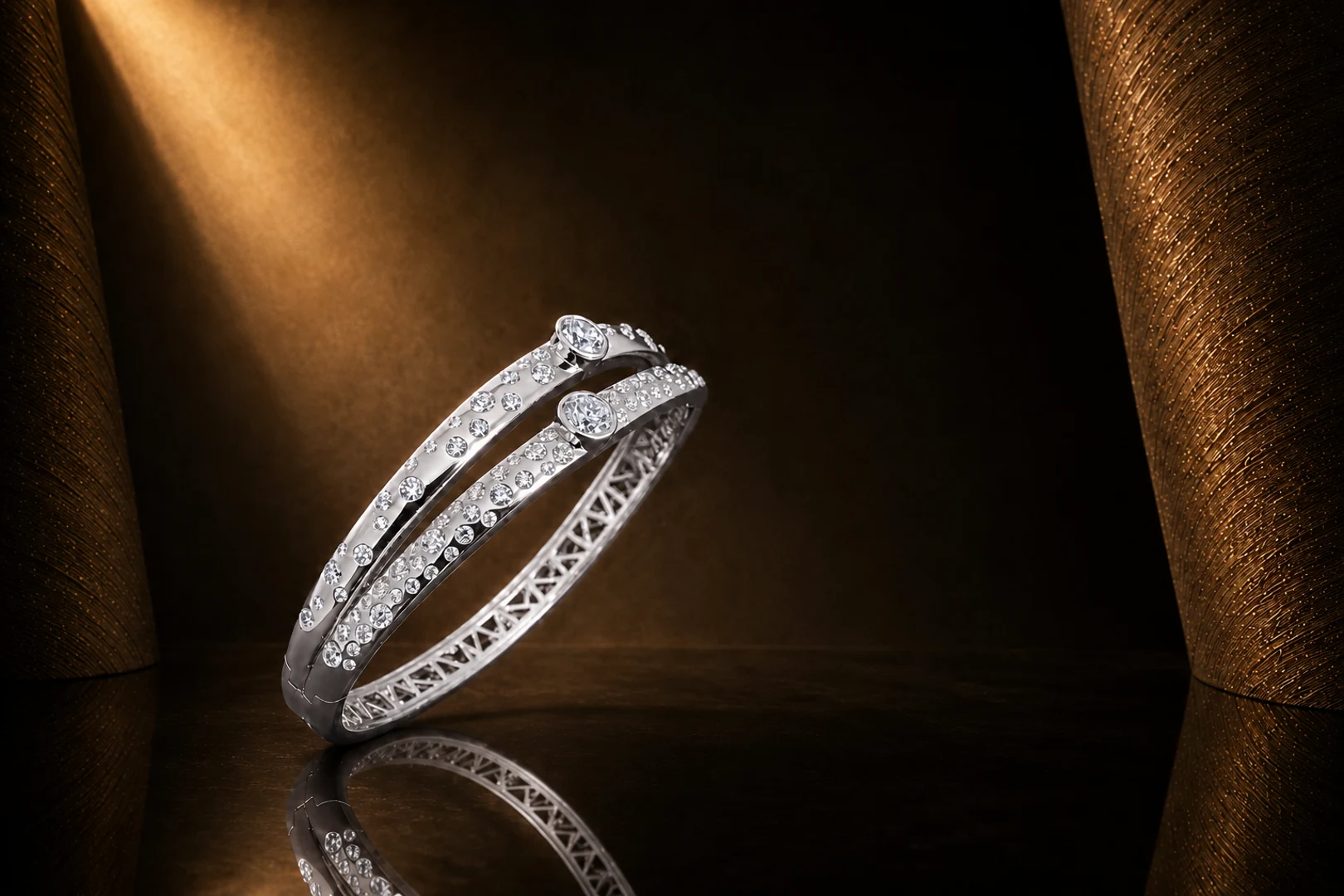 AUBE white gold in three-quarter view