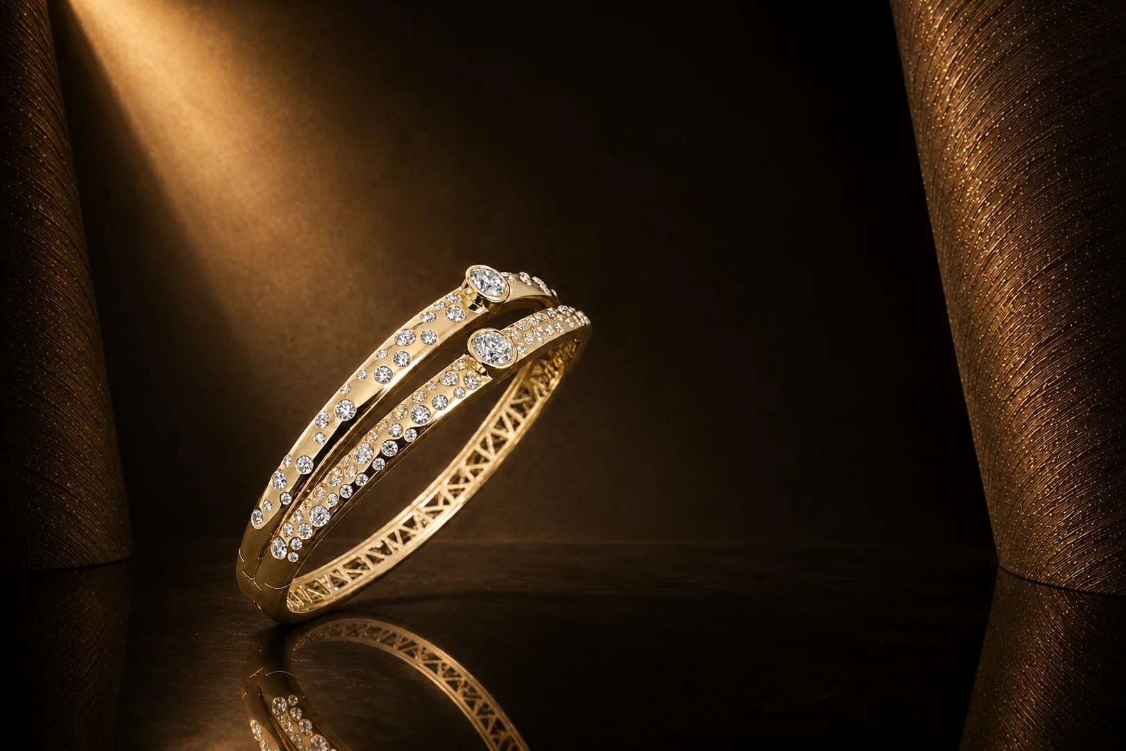 AUBE yellow gold in three-quarter view