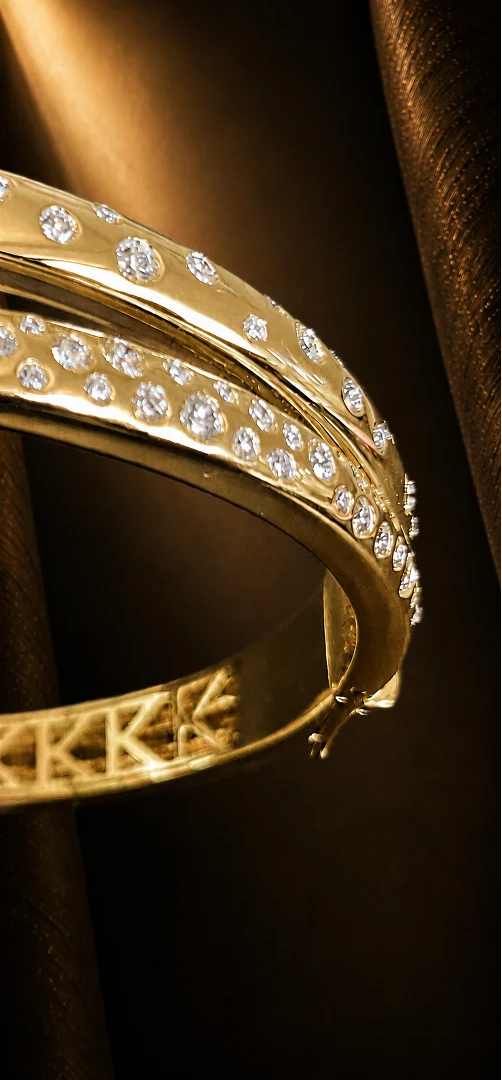 AUBE yellow gold interior K frieze close-up