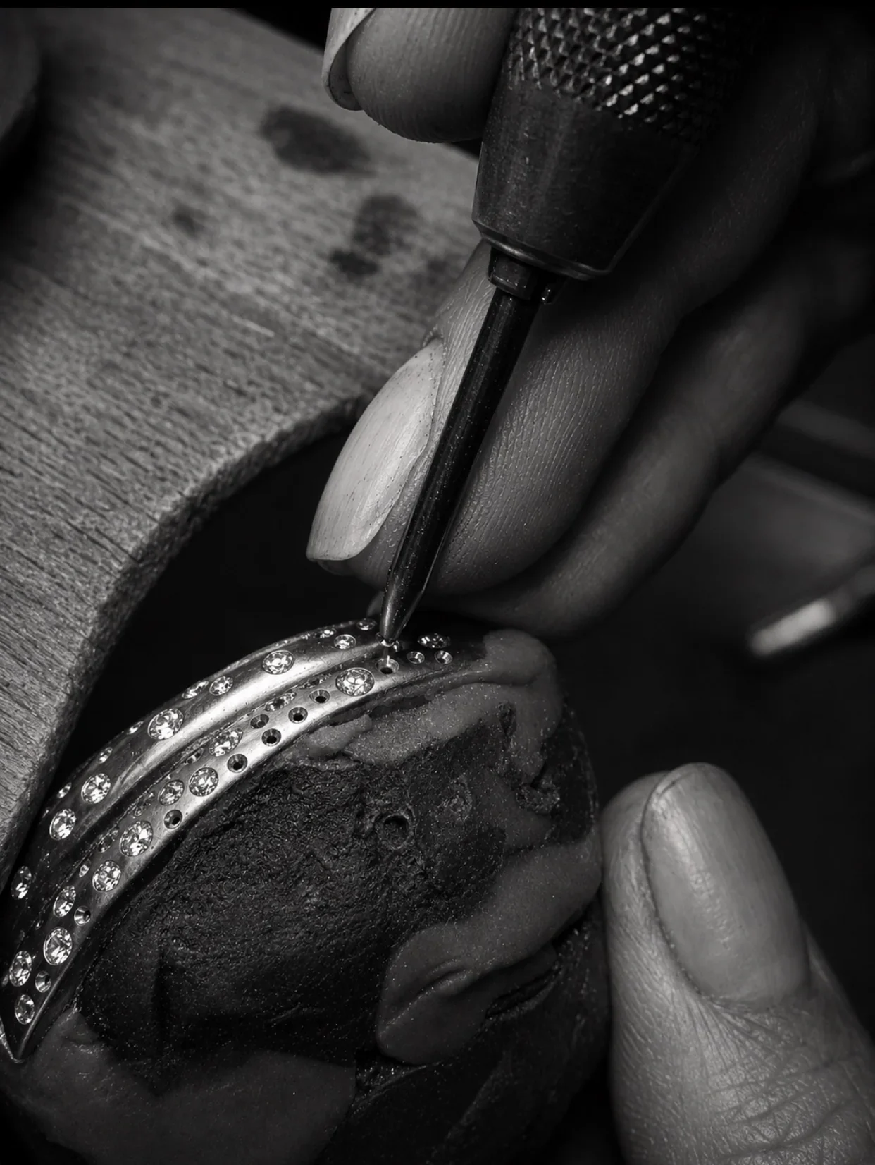 High Jewelry diamond setting on a KELARE bracelet