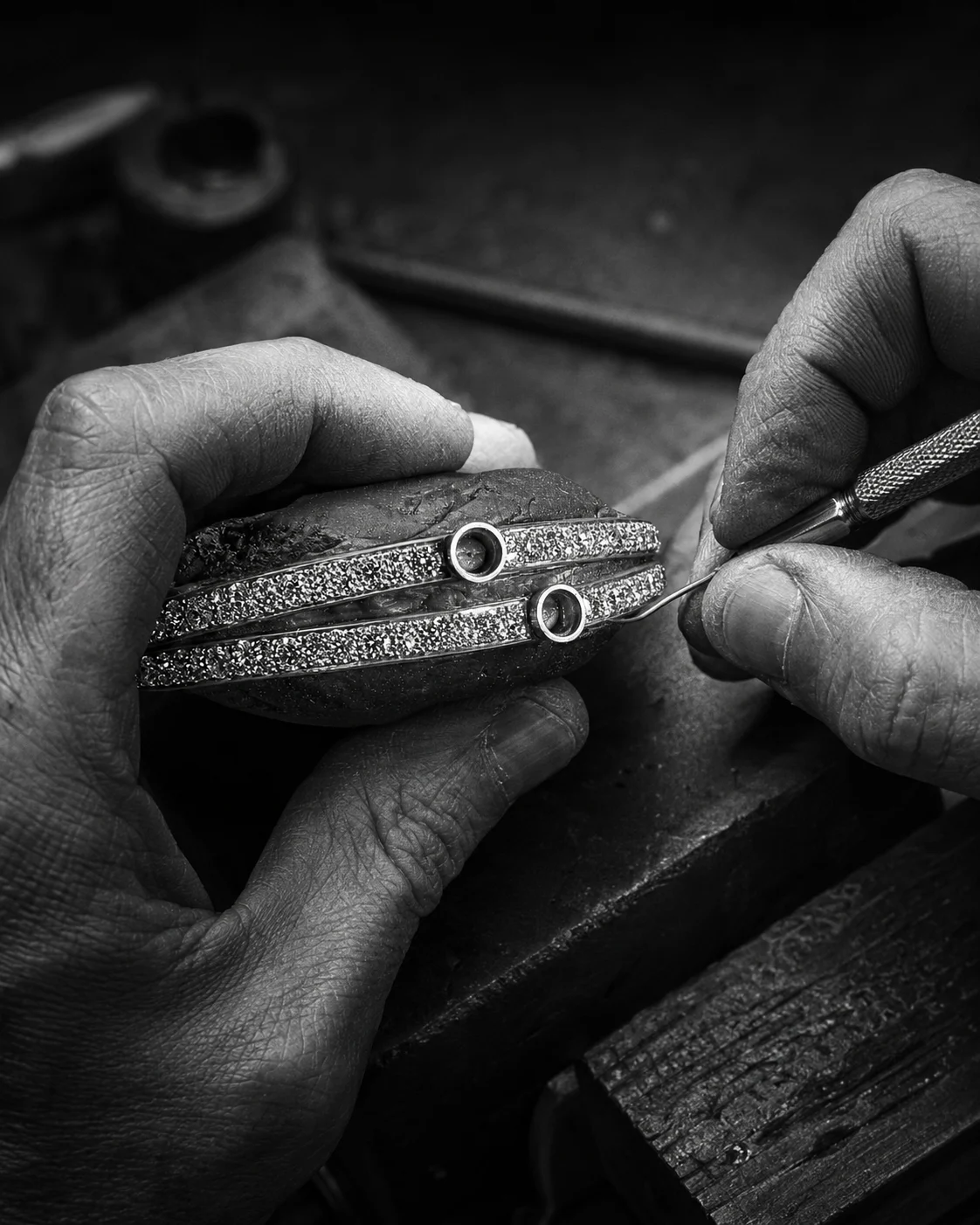 Final inspection of a KELARE bracelet by hand before completion